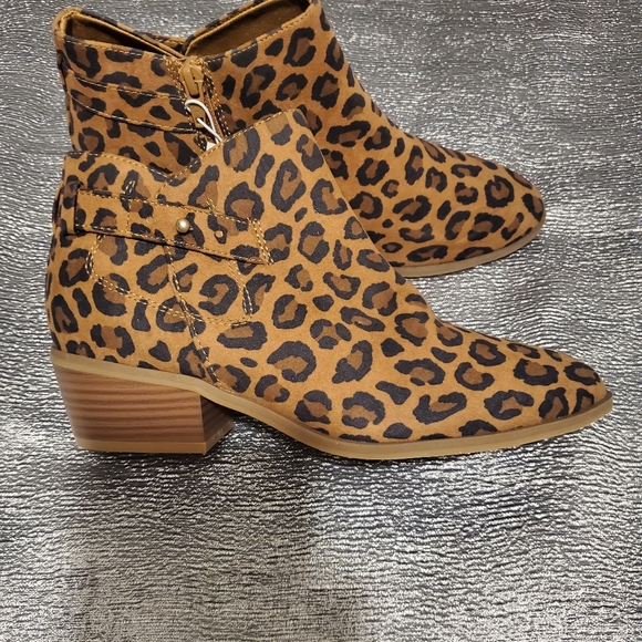 Old Navy Shoes - Cheetah Print